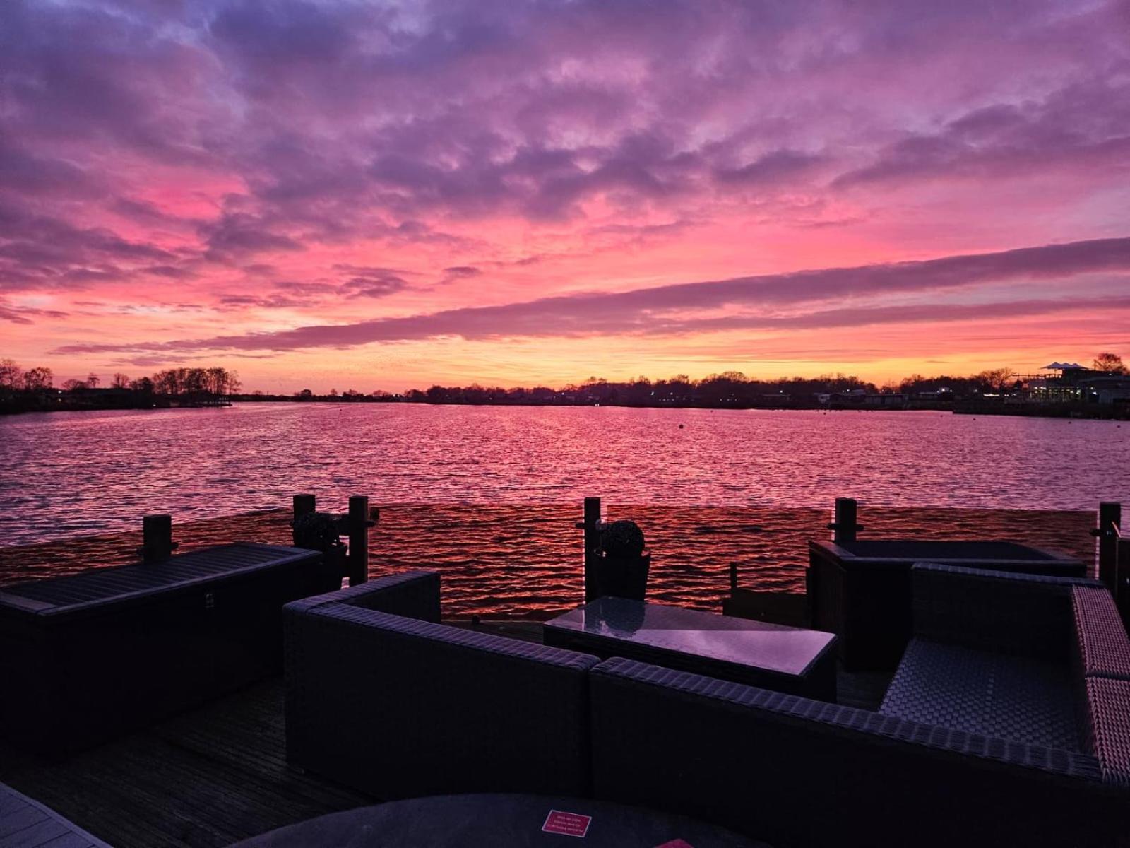 Lake View With Private Hot Tub At Tattershall Lakes Villa Exterior photo