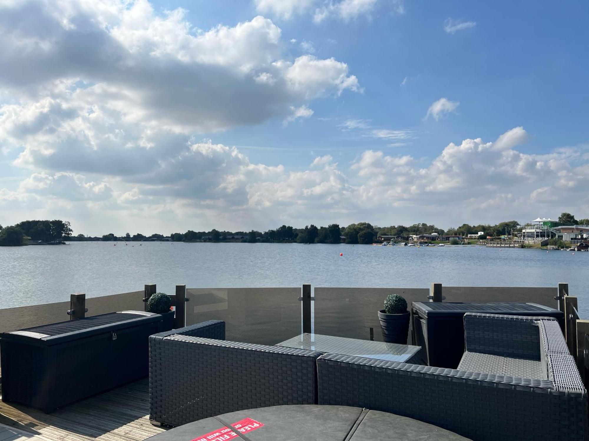 Lake View With Private Hot Tub At Tattershall Lakes Villa Exterior photo