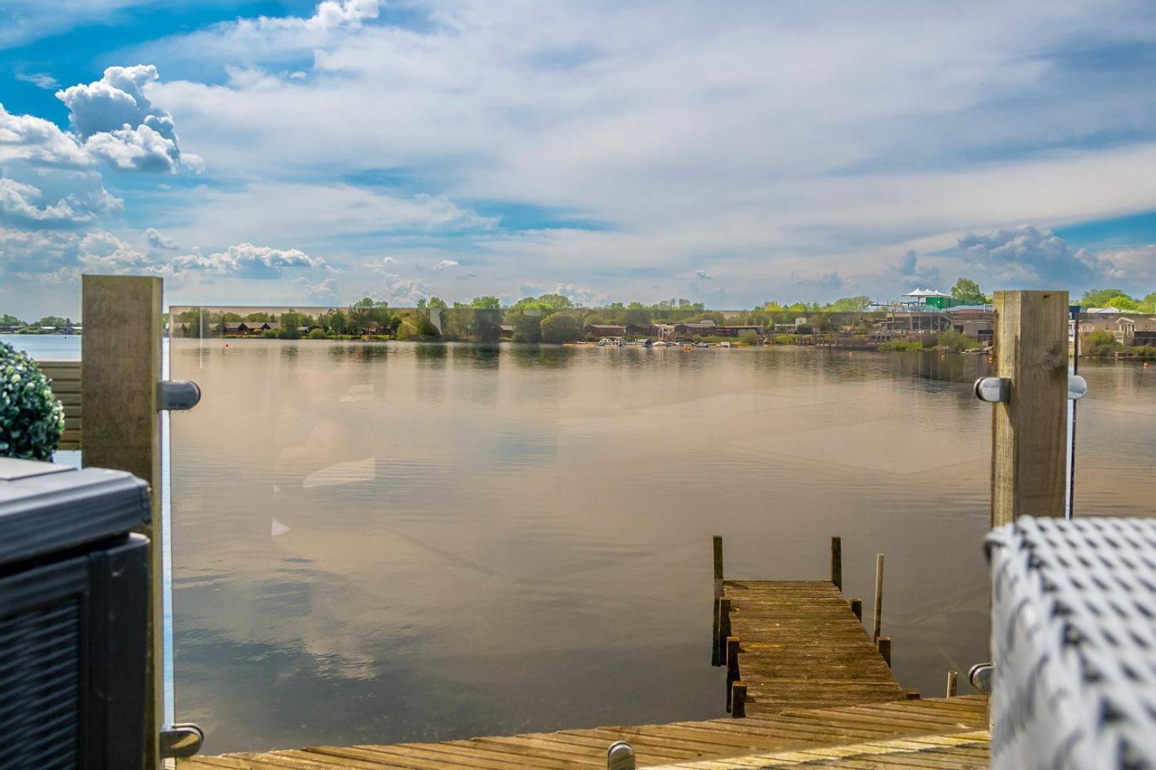 Lake View With Private Hot Tub At Tattershall Lakes Villa Exterior photo