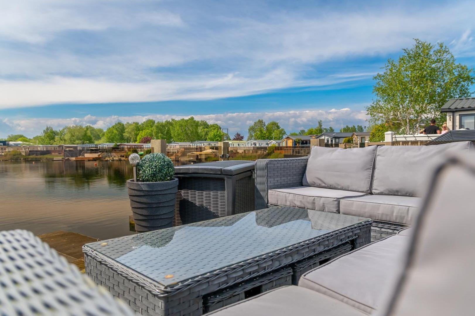 Lake View With Private Hot Tub At Tattershall Lakes Villa Exterior photo